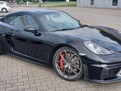 Porsche 718 Cayman GT4
