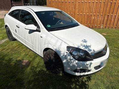 Usata Opel Astra GTC Sport 116 CV (85 kW) 2009 Bianco Coupé