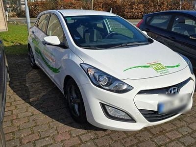 Gebraucht Hyundai i30 Style 99 PS (72 kW) 2013 Weiß Limousine