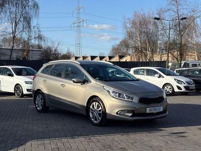 Gebraucht Kia Ceed Sportswagon 128 PS (94 kW) 2015 Silber Kombi