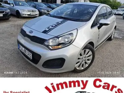 Używany Kia Rio DREAM-TEAM Edition 75 KM (55 kW) 2011 Srebrny Sedan/Limuzyna