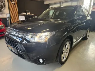 Begagnad Mitsubishi Outlander 150 HK (110 kW) 2013 Svart SUV