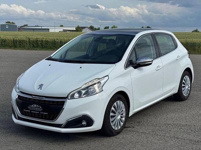 Weiß Gebraucht 2017 Peugeot 208 Allure Kleinwagen | 6.990 € (Fairer Preis)