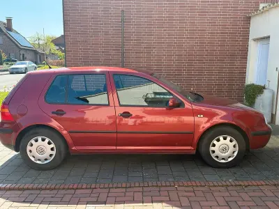 Usata VW Golf IV 101 CV (74 kW) 1999 Rosso Utilitaria