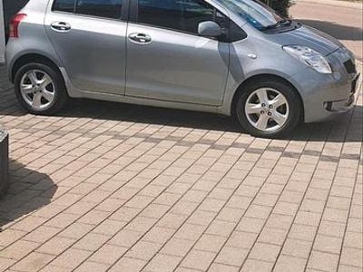 Usado Toyota Yaris 87 HP (63 kW) 2006 Cinzento Citadino