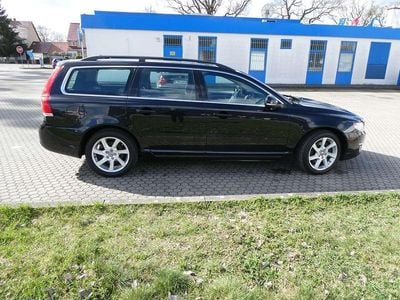 Second-hand Volvo V70 Summum 230 CP (169 kW) 2014 Negru Break