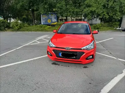 Gebraucht Hyundai i20 Pure 101 PS (74 kW) 2019 Rot Kleinwagen