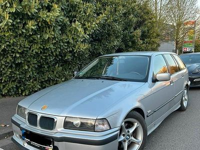 Gebraucht BMW 320 150 PS (110 kW) 1999 Silber Kombi