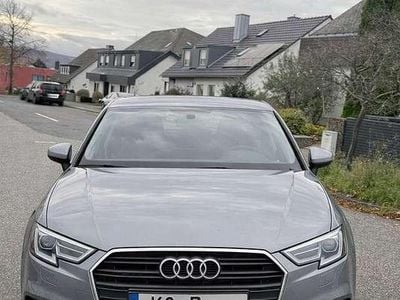 Gebraucht Audi A3 Basis 110 PS (80 kW) 2017 Grau Limousine