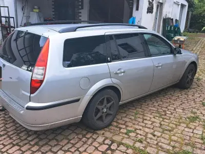 Gebraucht Ford Mondeo Ghia 114 PS (83 kW) 2005 Kombi