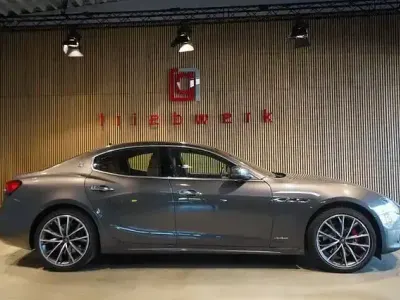 Begagnad Maserati Ghibli 349 HK (256 kW) 2021 Grå Sedan