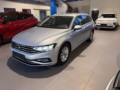 Gebraucht VW Passat Business 150 PS (110 kW) 2023 Scale silver metallic Kombi