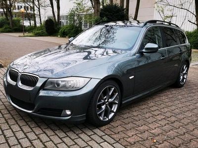 gebraucht BMW 330 d xDrive Touring - *N57*PANO*AHK*Logic7*BBS