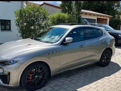 Grau Gebraucht 2022 Maserati Levante SUV | 83.000 € (Superpreis)