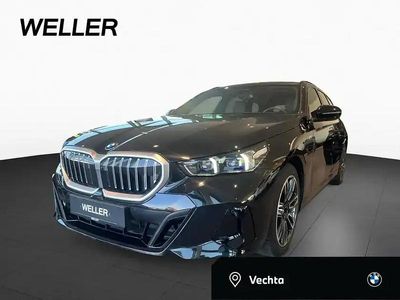 Black sapphire (schwarz) Gebraucht 2025 BMW 520 M Sport Kombi | 47.950 € (Guter Preis)