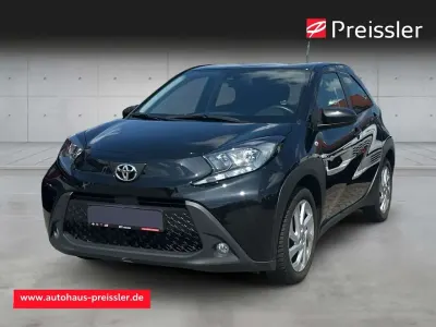 Gebraucht Toyota Aygo X Play 72 PS (52 kW) 2022 Black mica / ink SUV