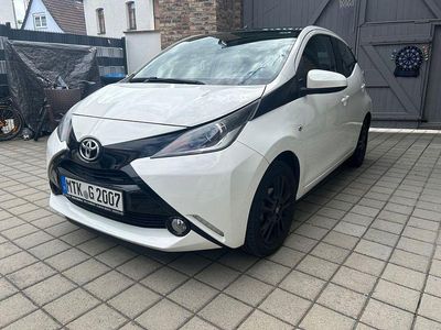 Gebraucht Toyota Aygo X-play 69 PS (50 kW) 2016 Weiß Kleinwagen