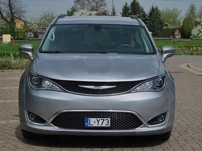 Silber Gebraucht 2017 Chrysler Pacifica Van / Kleinbus | 15.000 €
