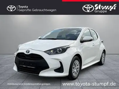 Gebraucht Toyota Yaris Basis 116 PS (85 kW) 2023 Schneeweiß Kleinwagen