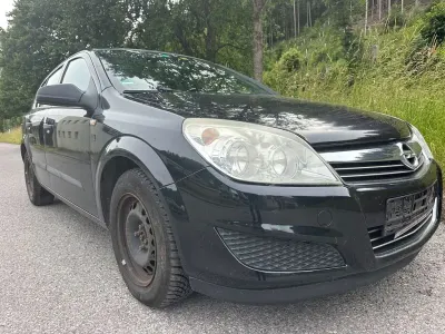 Gebraucht Opel Astra Selection 90 PS (66 kW) 2009 Schwarz Limousine