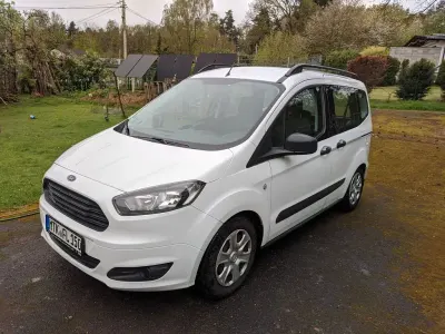 Gebraucht Ford Tourneo Courier Trend 101 PS (74 kW) 2016 Weiß Van / Kleinbus