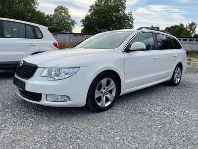 Gebraucht Skoda Superb 160 PS (117 kW) 2011 Weiß Kombi