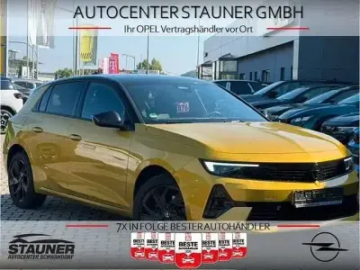 Gebraucht Opel Astra S 131 PS (96 kW) 2023 Kult gelg/dach schwarz Kleinwagen