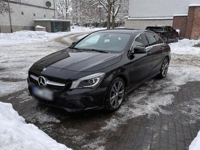 Gebraucht Mercedes CLA180 Shooting Brake 122 PS (89 kW) 2016 Schwarz Kombi
