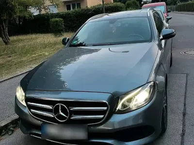 Gebraucht Mercedes E220 194 PS (142 kW) 2019 Grau Kombi