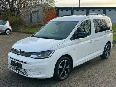 Second-hand VW Caddy Life 122 CP (89 kW) 2023 Alb Monovolum