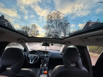Gebraucht Volvo V40 114 PS (83 kW) 2012 Schwarz Kleinwagen