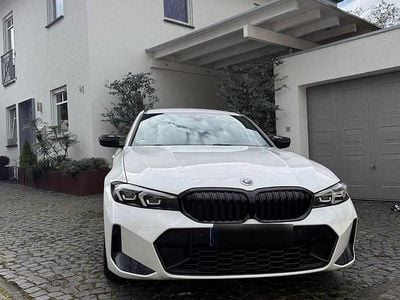 Gebraucht BMW 320e M Sport 204 PS (150 kW) 2023 Weiß Kombi