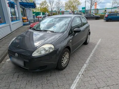 Gebraucht Fiat Grande Punto 77 PS (56 kW) 2009 Grau Kleinwagen