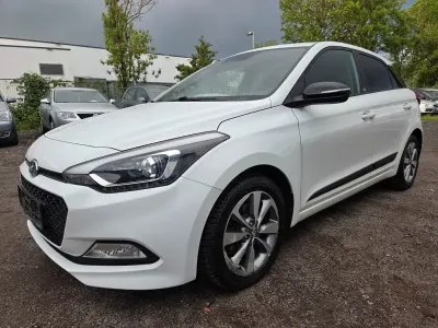 Gebraucht Hyundai i20 Blackline 75 PS (55 kW) 2015 Weiß Limousine