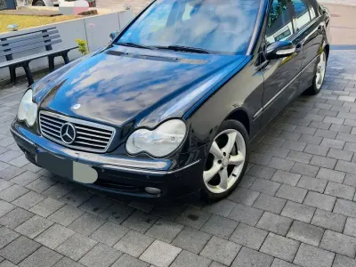 Gebraucht Mercedes C180 Avantgarde 143 PS (105 kW) 2003 Schwarz Limousine