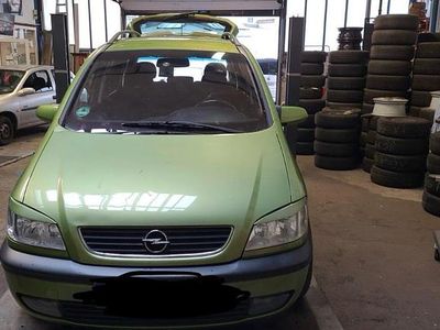 Grün Gebraucht 2000 Opel Zafira Van / Kleinbus | 900 €