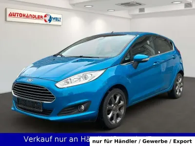 Usado Ford Fiesta Titanium 101 HP (74 kW) 2013 Azul Citadino
