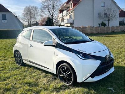 Gebraucht Toyota Aygo 69 PS (50 kW) 2016 Weiß Kleinwagen