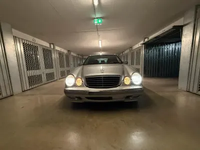 Gebraucht Mercedes E430 258 PS (189 kW) 2001 Silber Limousine