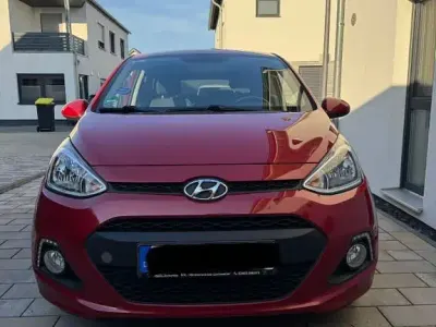 Gebraucht Hyundai i10 Passion 67 PS (49 kW) 2016 Rot Kleinwagen