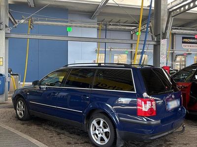 Gebraucht VW Passat 130 PS (95 kW) 2001 Blau Kombi