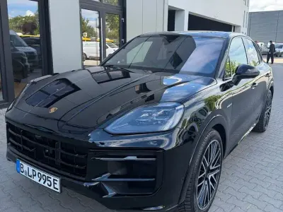 Gebraucht Porsche Cayenne 470 PS (345 kW) 2025 Schwarz SUV