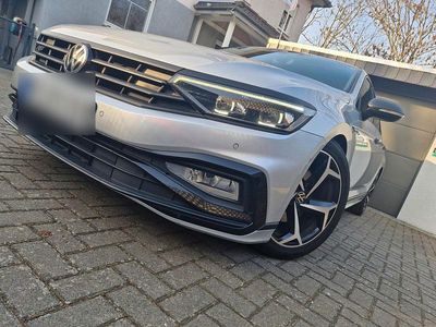 Second-hand VW Passat R-line 120 CP (88 kW) 2019 Argintiu Break