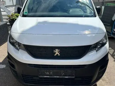 Gebraucht Peugeot Partner 110 PS (80 kW) 2020 Weiß Van / Kleinbus