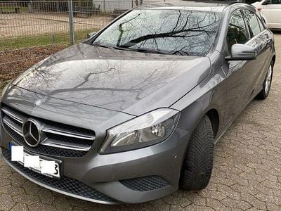 Gebraucht Mercedes A180 122 PS (89 kW) 2014 Grau Limousine