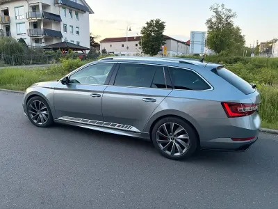 Gebraucht Skoda Superb LAURIN & KLEMENT 190 PS (139 kW) 2018 Grau Kombi