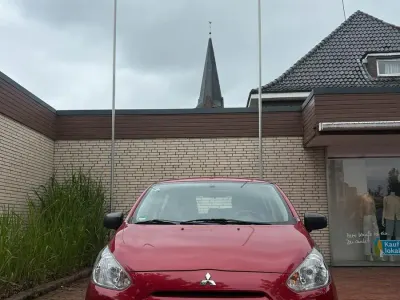 Gebraucht Mitsubishi Space Star 71 PS (52 kW) 2015 Rot Kleinwagen