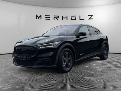 Usata Ford Mustang Mach-E 197 kW (269 CV) 2021 Nero SUV
