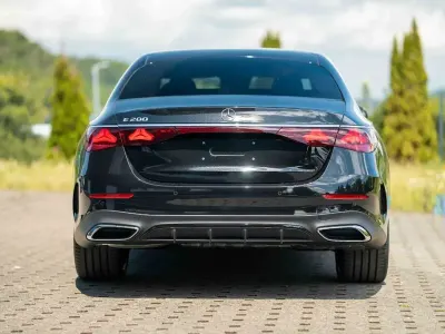 Neu Mercedes E200 AMG 227 PS (166 kW) 2026 Schwarz Limousine