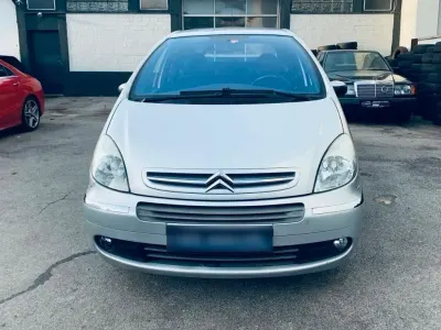 Gebraucht Citroën Xsara Picasso 109 PS (80 kW) 2009 Silber Van / Kleinbus